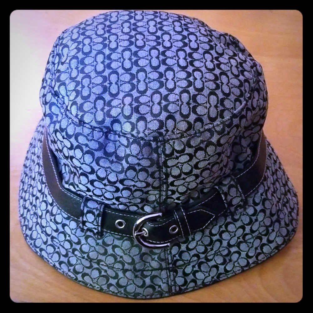 Coach signature bucket hat w/out dust bag.